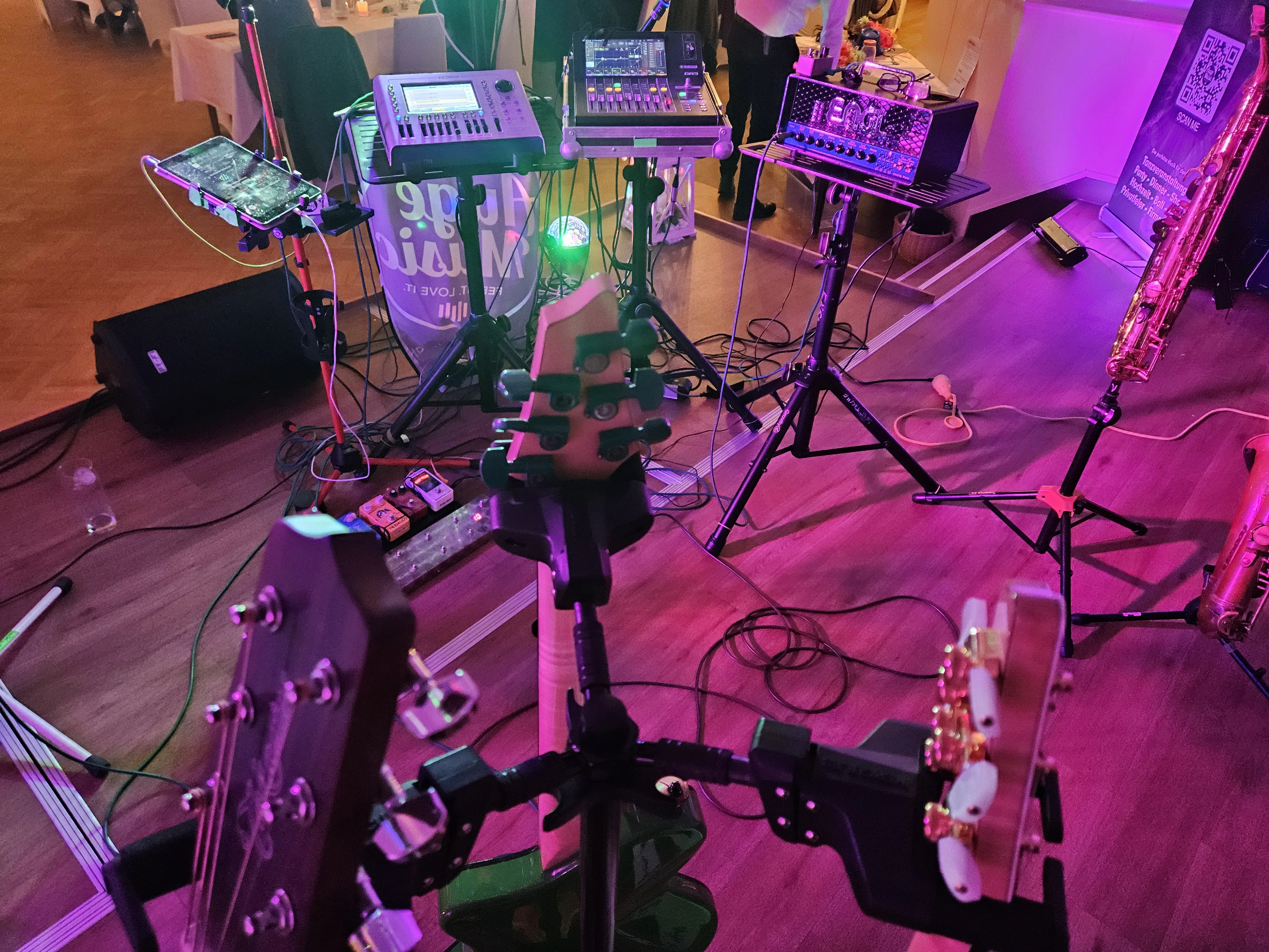 2025-05-24 21.38.03.webp (Live on Stage und im Proberaum)