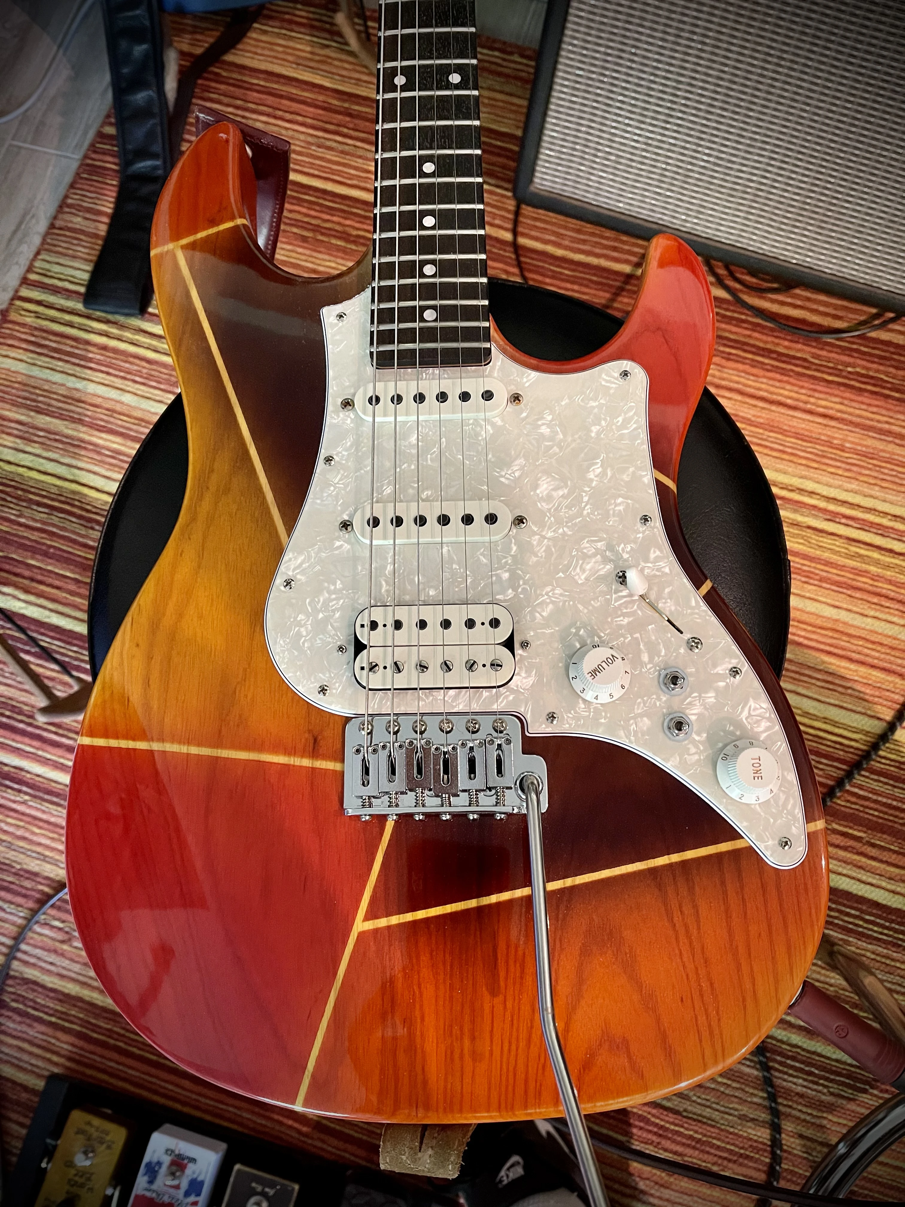 35FA3BDC-5A14-45F0-9D77-CED4516980B3.webp (Gitarre)