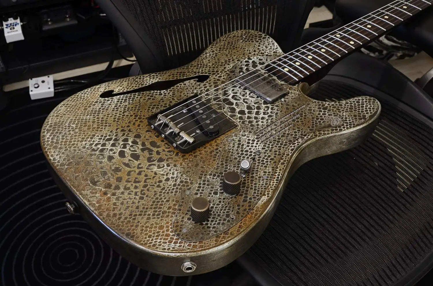 b68ca4b7ed77d5b4ee8cb62ca7afeee7.0.webp (Gitarre)