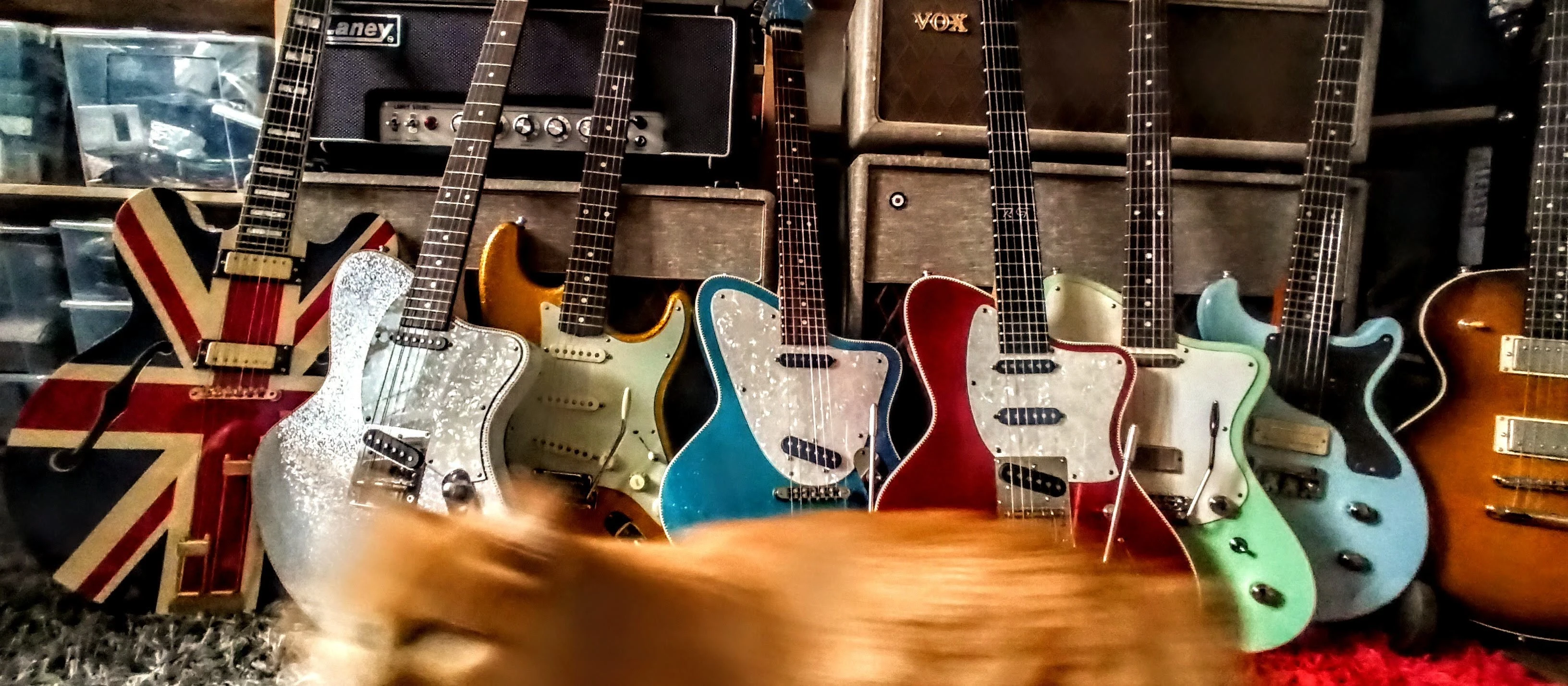 DCA53E53-573E-4A5C-90F0-F10A9619A22B.webp (Gitarre)
