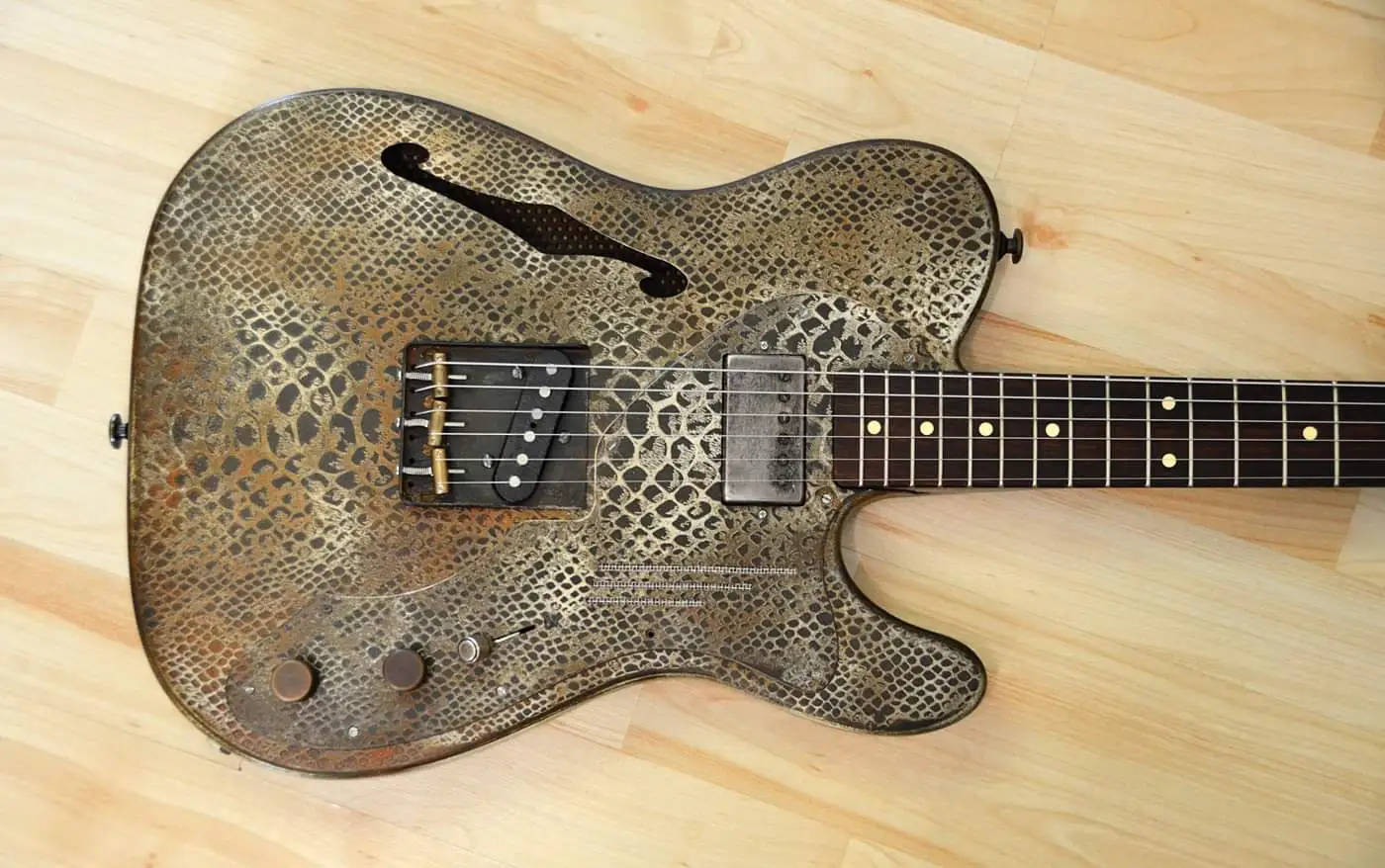 fe70a25bbe8d9829b62e4e4467e9e776.0.webp (Gitarre)