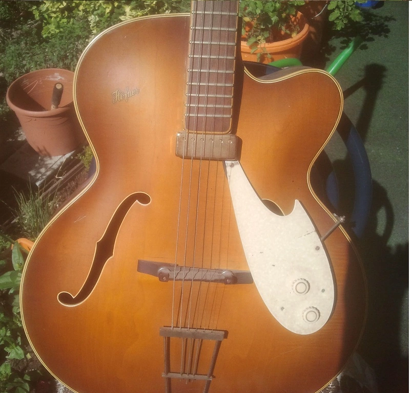 Hoefner.webp (Gitarre)