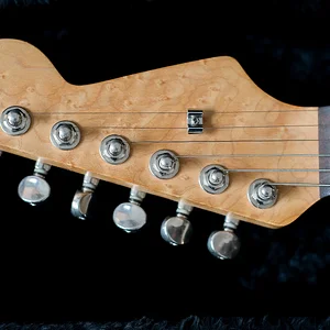 Medium 'Headstock front.webp' in der Kategorie 'Gitarre'