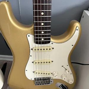 Strat gold.webp