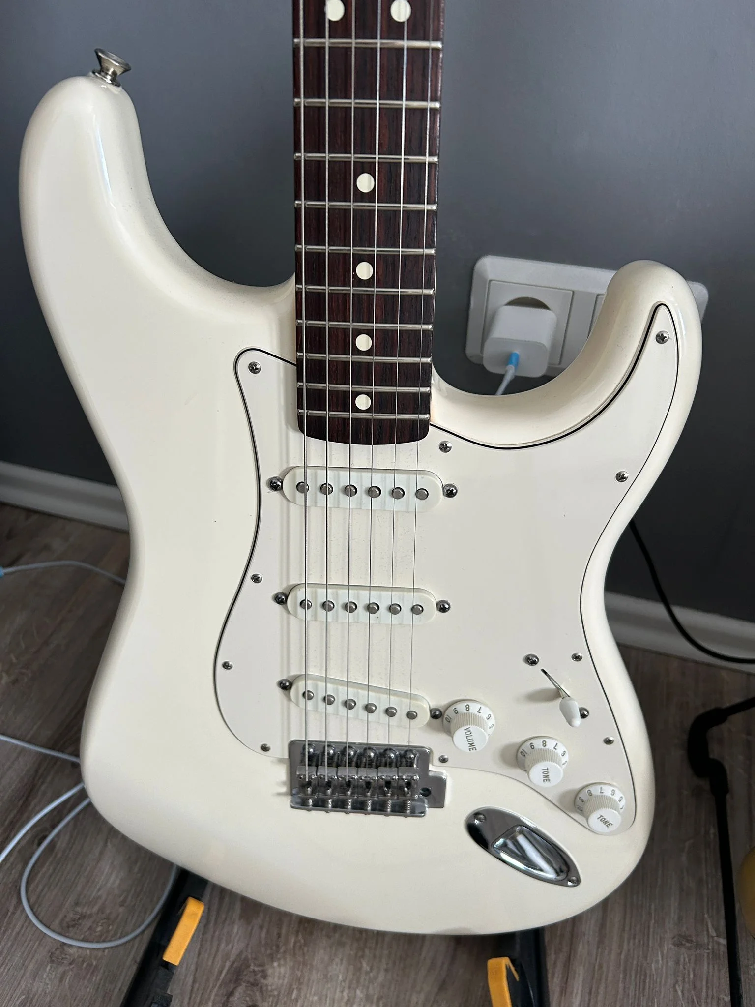 Strat weiss.webp