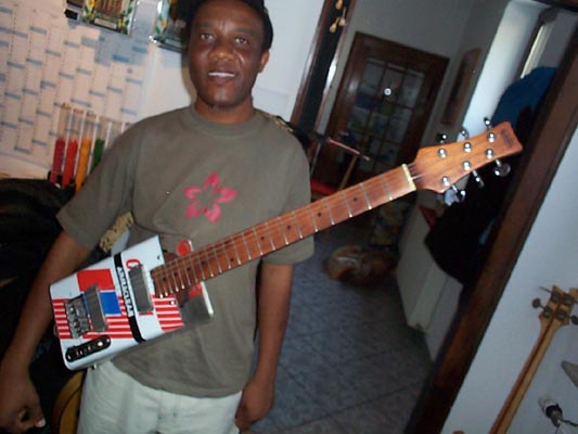 Canguitar2.jpg